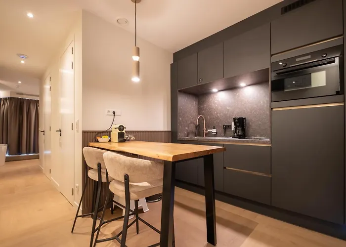 Four Stories Aparthotel 4*