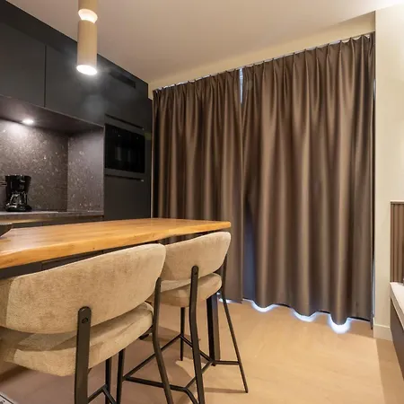 Lägenhetshotell Four Stories 3*