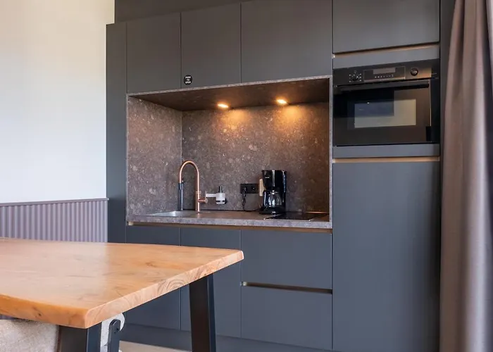 Apartmanhotel Four Stories 3*