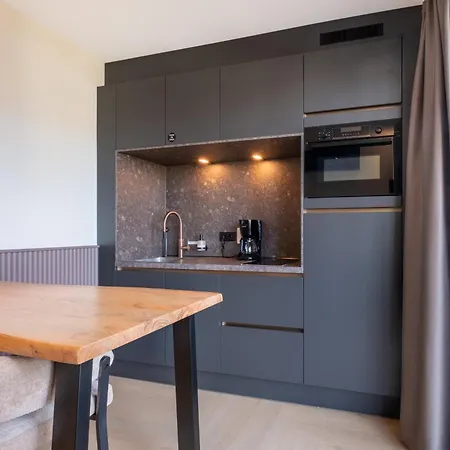 公寓式酒店 Four Stories 3*